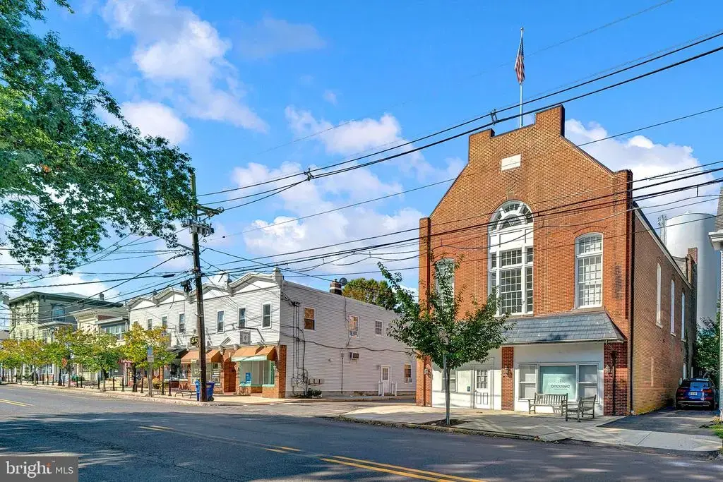 24 N Main St, PENNINGTON