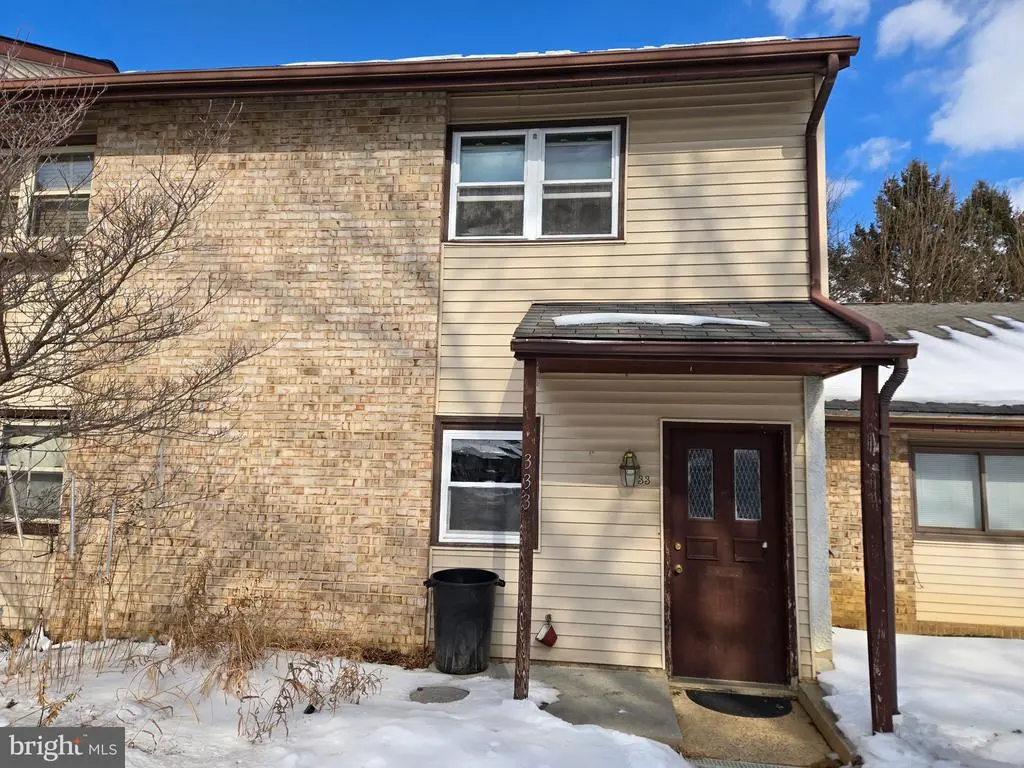 333 Greenland Dr, LANCASTER