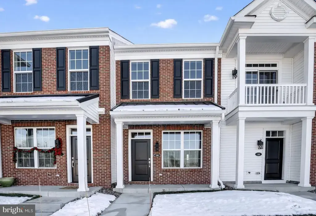 18 Ivy Ln #87, LEVITTOWN