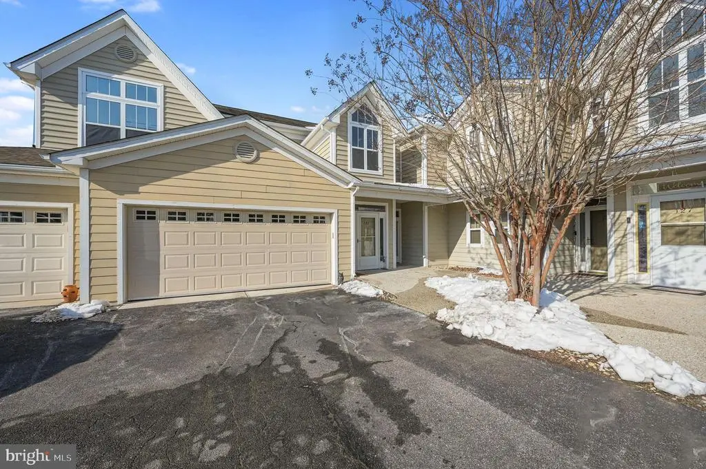 131 Barksdale Ct #1604d, Milford