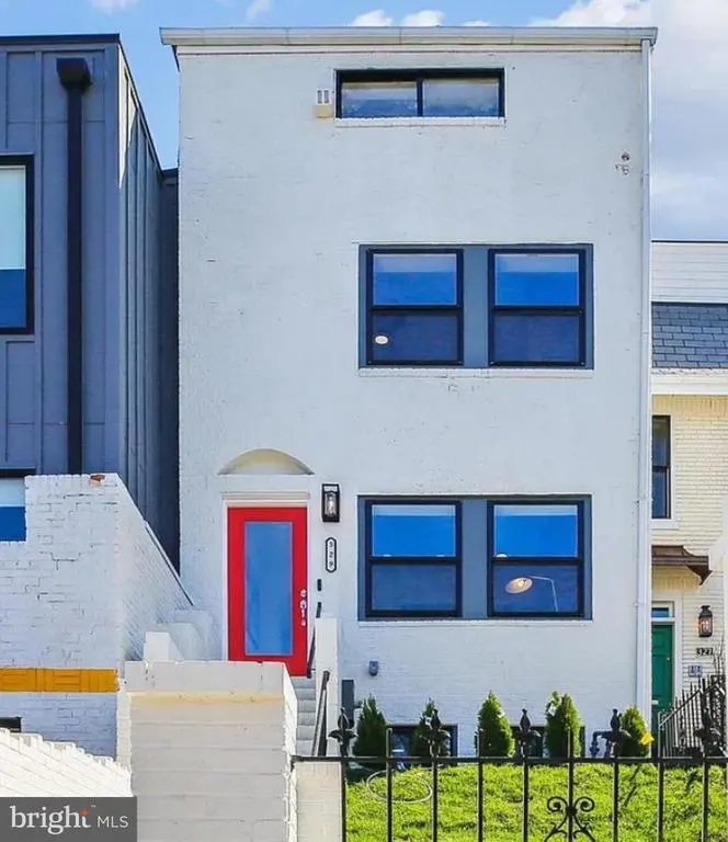 329 15th St Ne, WASHINGTON