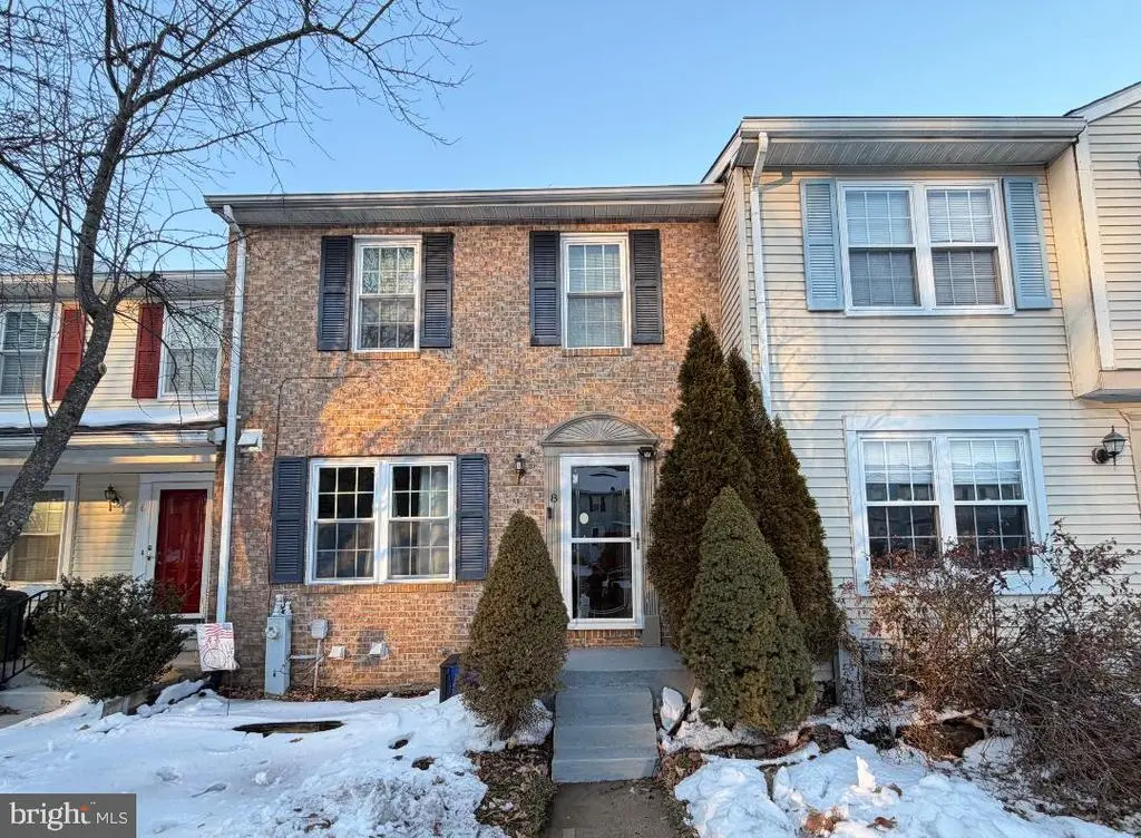 8 Hardwood Dr, Rosedale