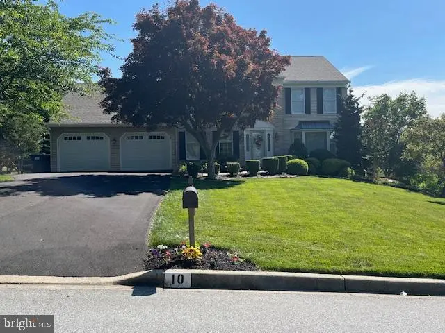 10 Auspice Cir, Newark