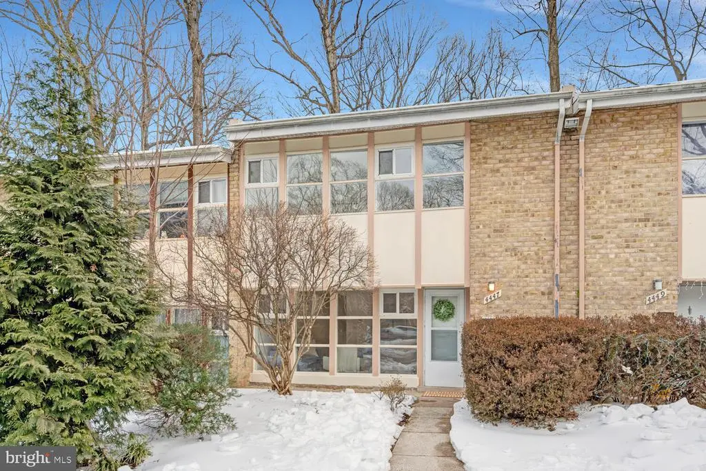 4447 Forest Glen Ct #4447, ANNANDALE