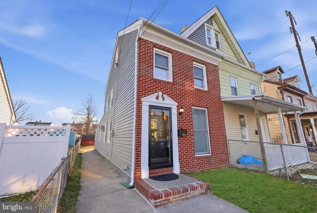 702 Corson St, BRISTOL