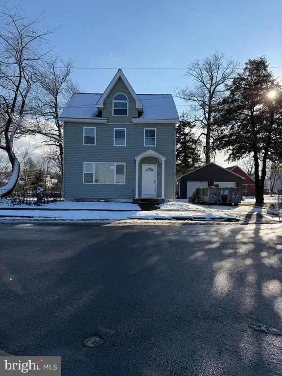 111 E Barber Ave, WOODBURY