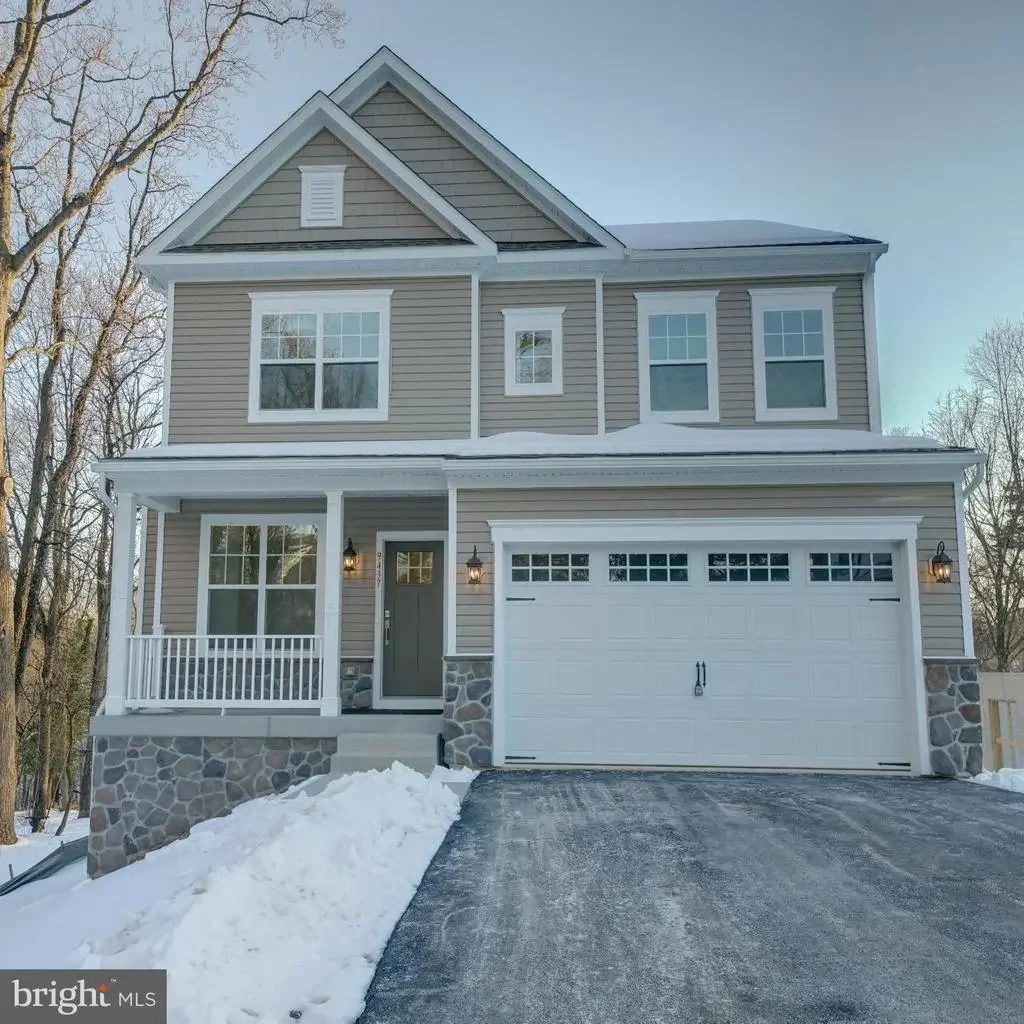 9437 Fairview Ave, LAUREL