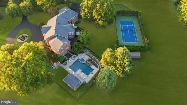 7 Woodland Rd, Newtown