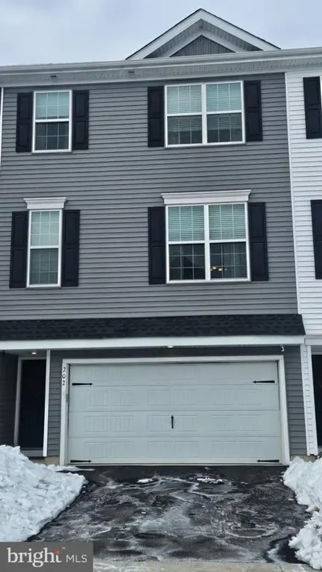 202 Pond View Ct, QUAKERTOWN