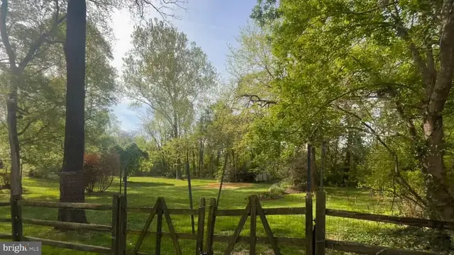 11801 Piney Meetinghouse Rd, Potomac