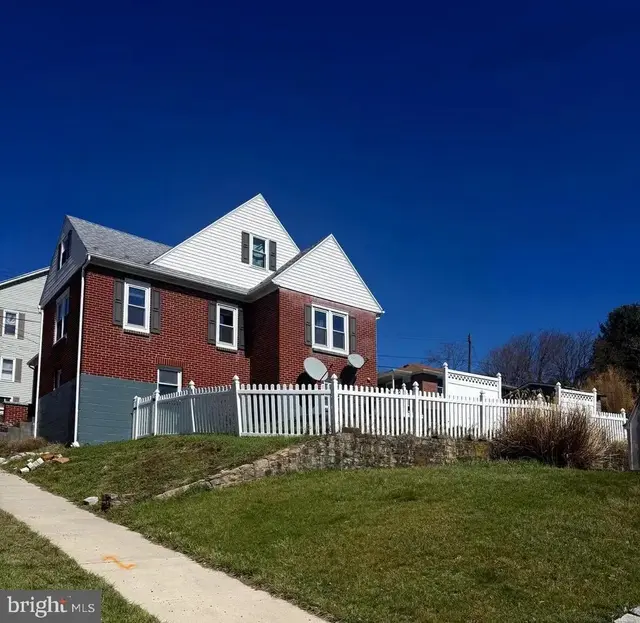 212 E Main St, Frostburg