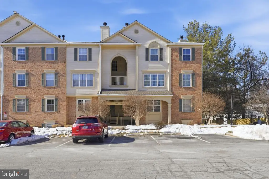 2808 Emma Lee St #201, FALLS CHURCH