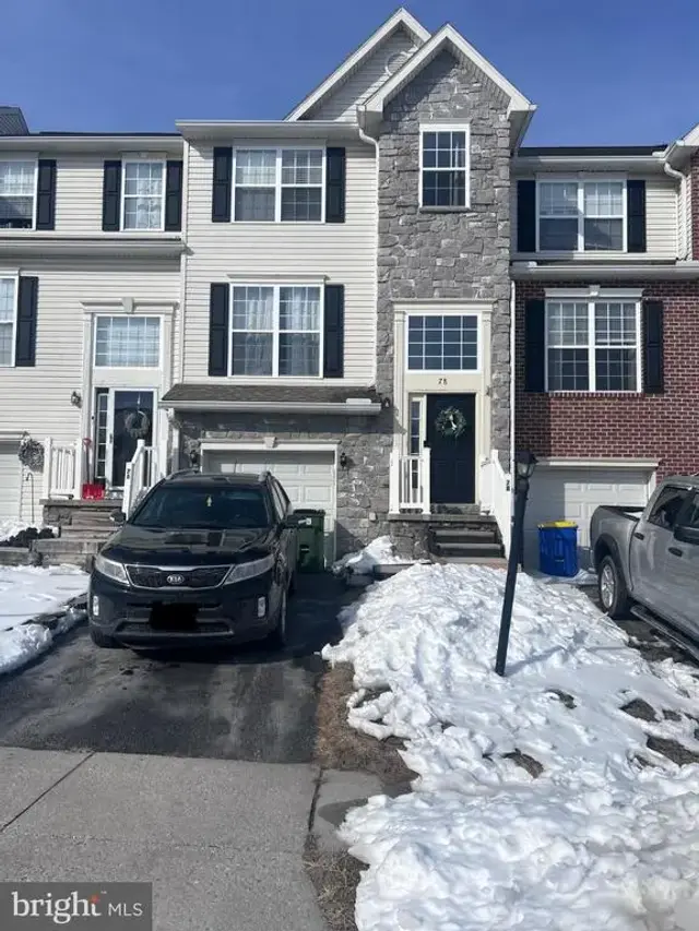 78 Sara Ln, Hanover