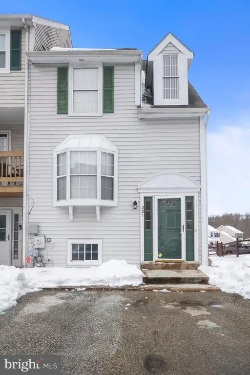 221 Vercelli Dr, BEAR