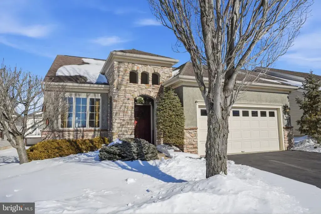 941 Hamilton Way, WARWICK