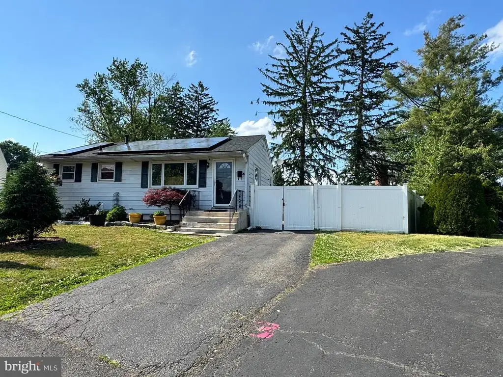 4 Rocky Brook Ct, HIGHTSTOWN
