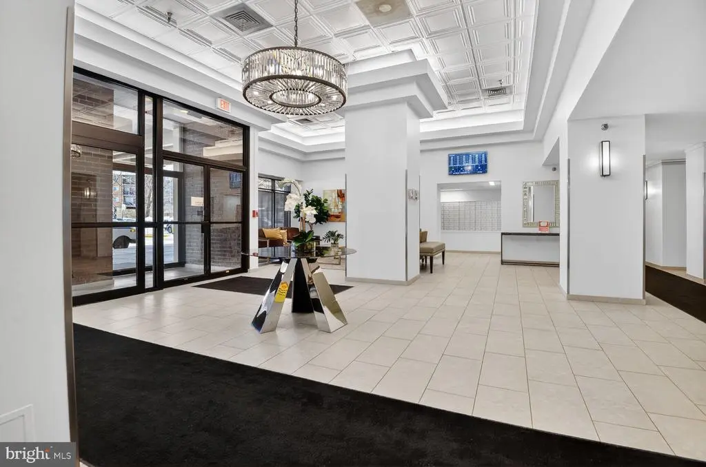 1808 Old Meadow Rd #1105, MCLEAN