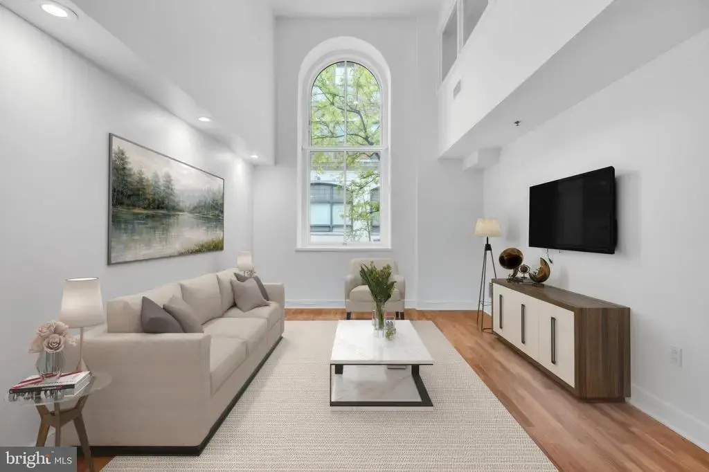 300 N 3rd St #102, PHILADELPHIA
