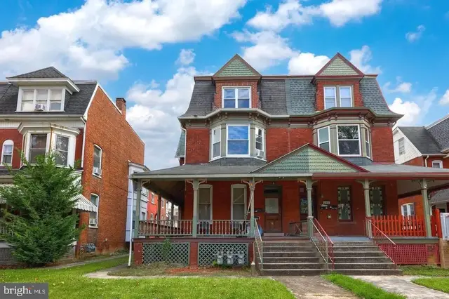 656 Linden Ave, York