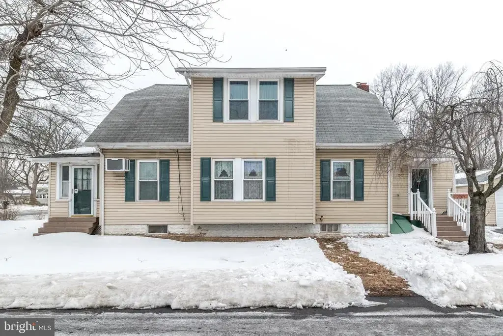 2002 Edgely Rd, LEVITTOWN