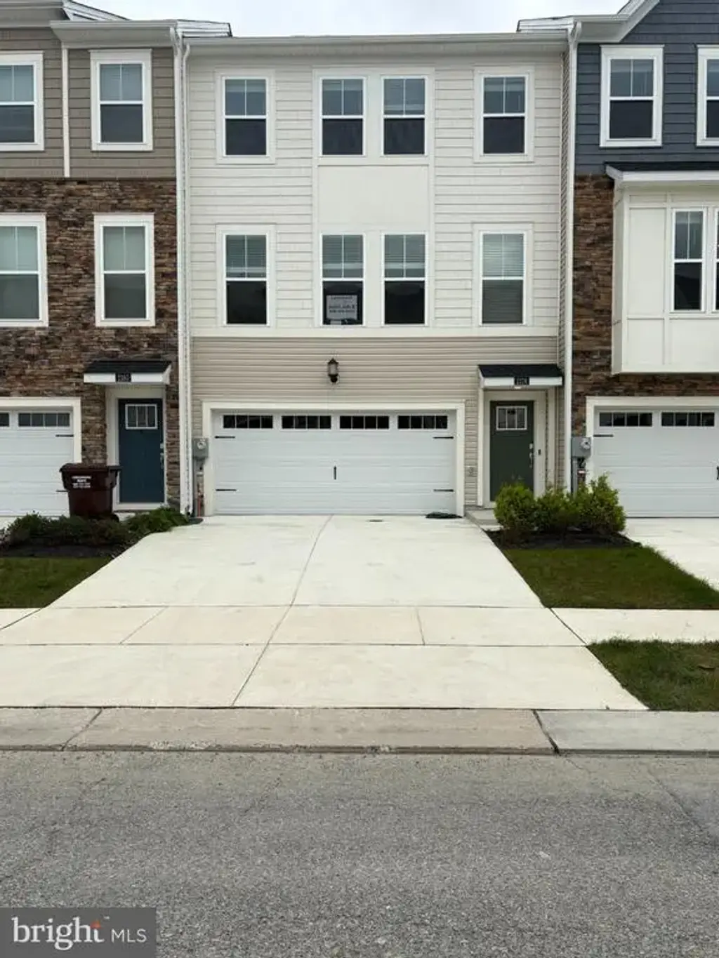 2178 Winterberry Ln, CAMBRIDGE