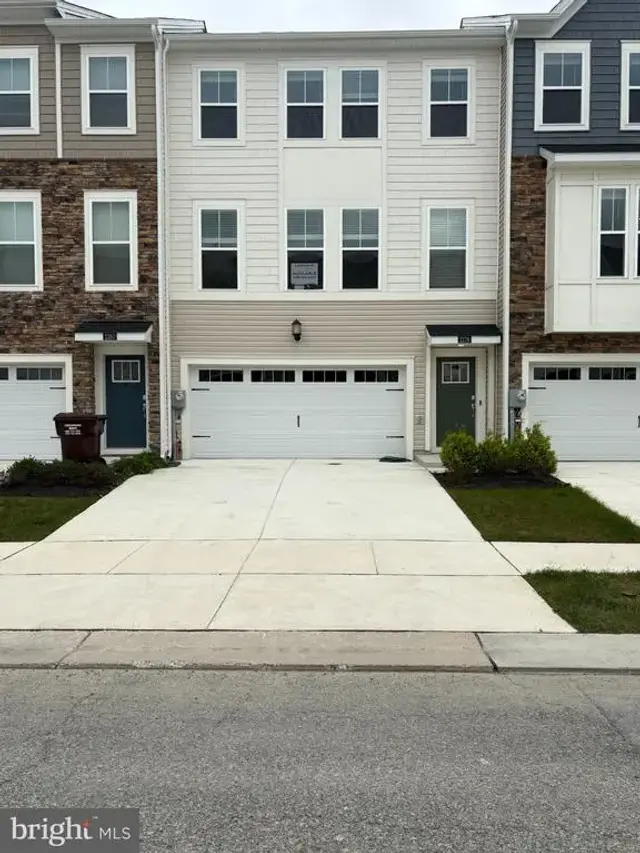 2178 Winterberry Ln, Cambridge