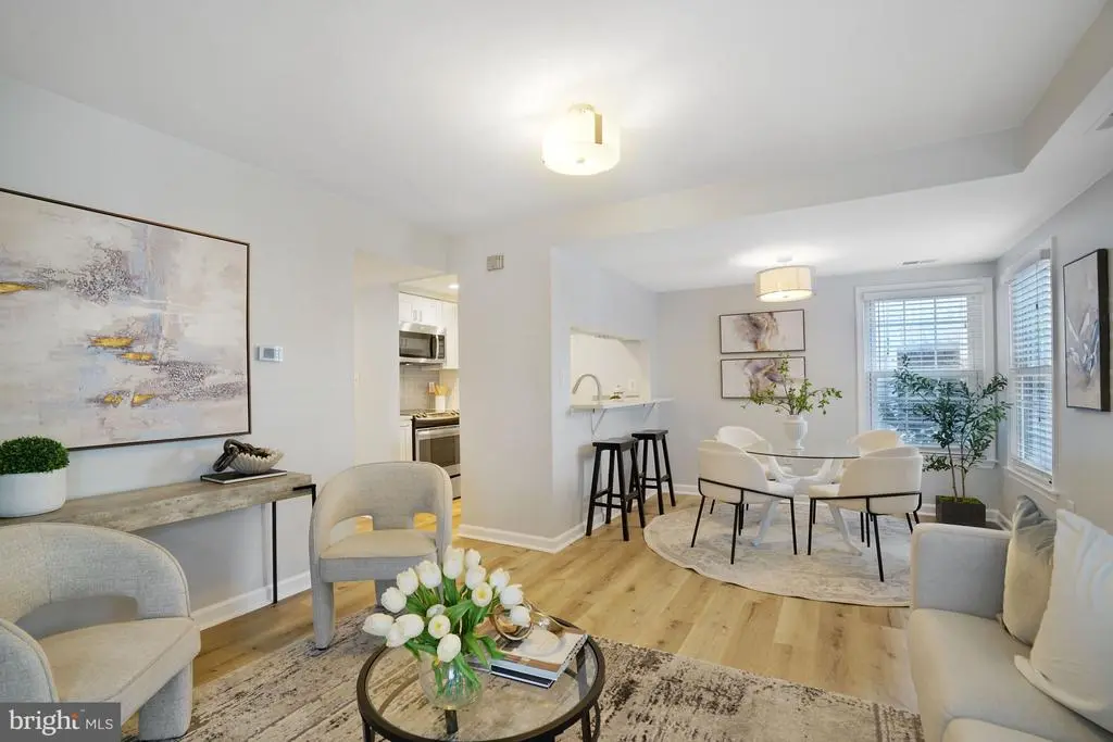 2929 S Woodstock St #a, ARLINGTON