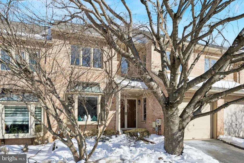 27 Militia Hill Dr, CHESTERBROOK