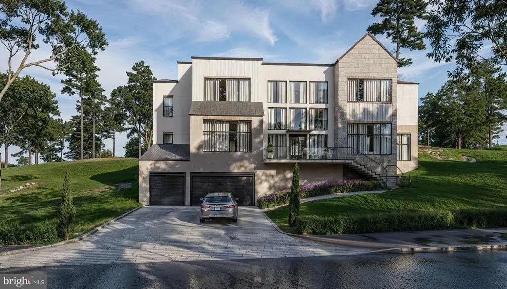 1917 Kenbar Ct, MCLEAN