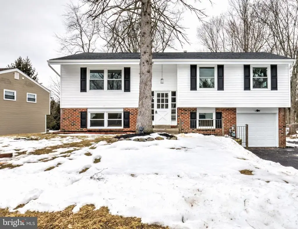 218 Colonial Dr, WARMINSTER