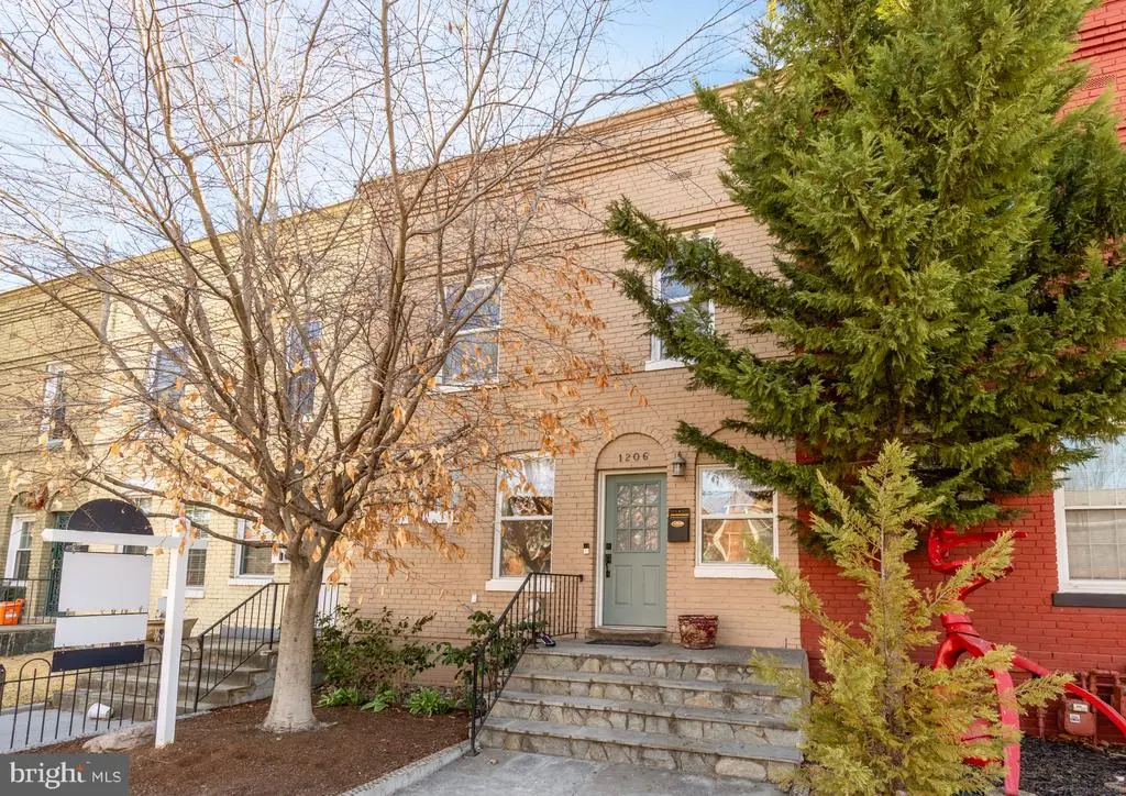 1206 Half St Sw, WASHINGTON