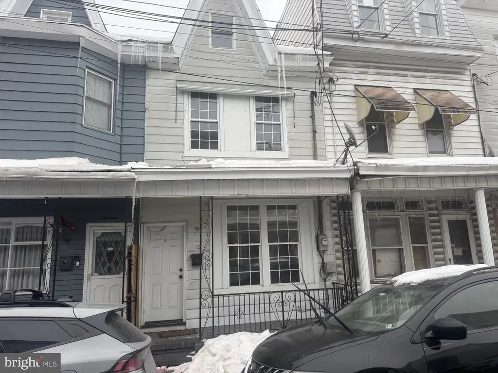 15 S White St, SHENANDOAH