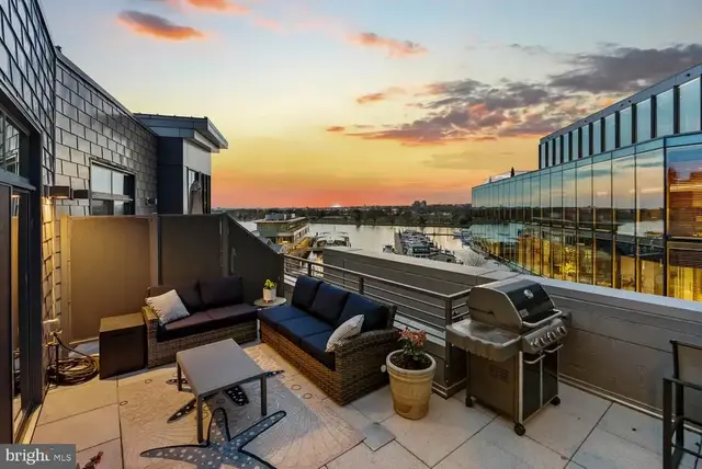 525 Water St Sw #403, Washington
