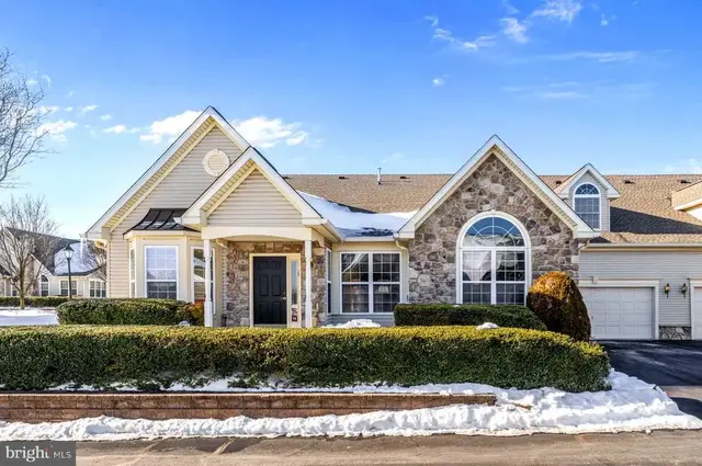 64 Villa Dr, Warminster