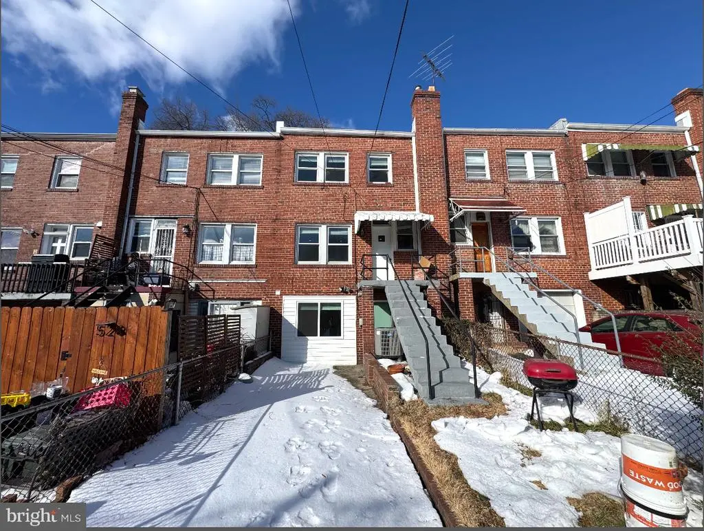 525 21st St Ne, Washington