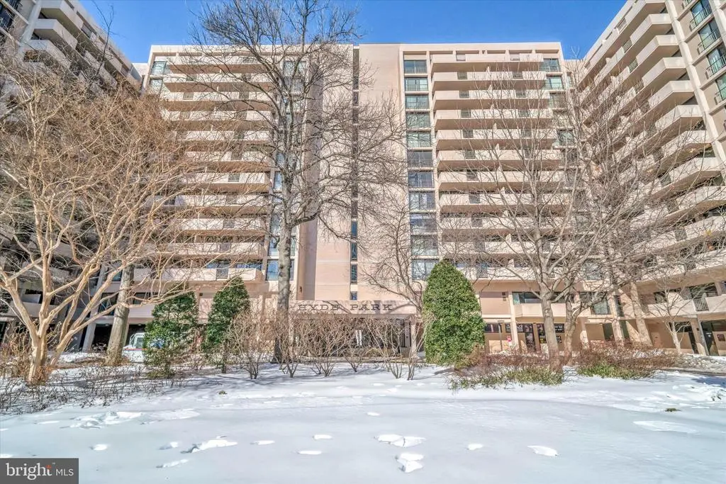 4141 N Henderson Rd #104, ARLINGTON