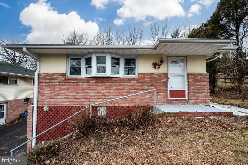 1938 High Park Mnr, POTTSVILLE