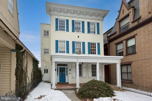 339 E Market St, York