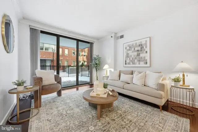 1050 N Taylor St #105, Arlington