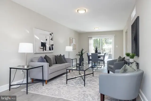 209 W Edgewater Way, Newark