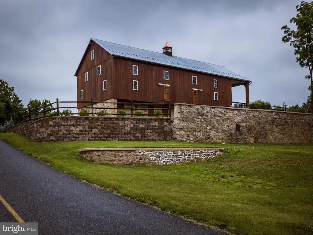 284 Hickory Dr, AUBURN