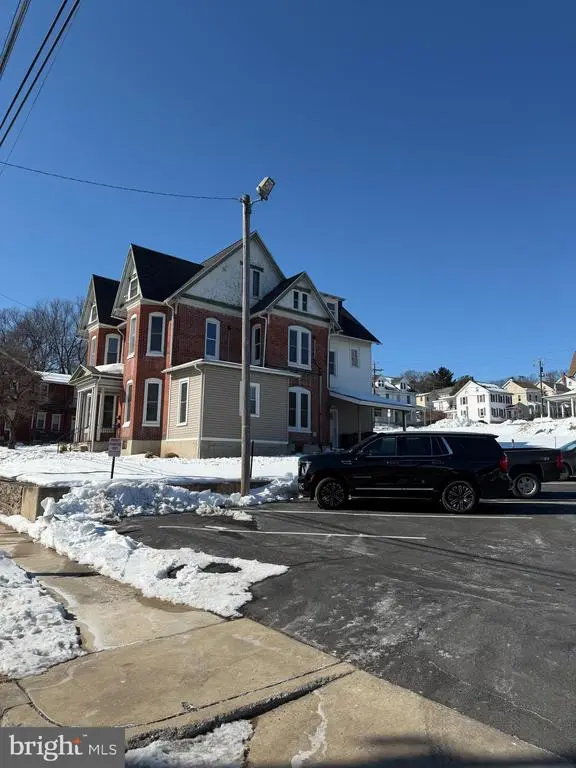 35 W Wyomissing Ave, MOHNTON