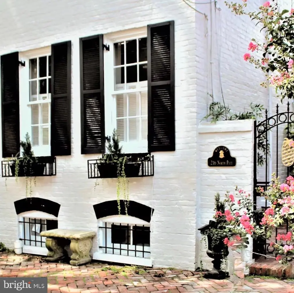 216 N Pitt St, ALEXANDRIA