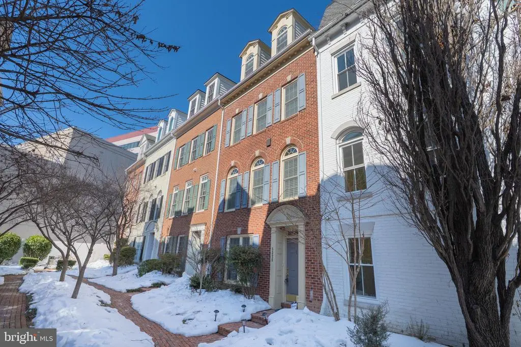 5326 43rd St Nw, WASHINGTON