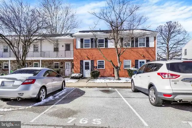 765 Colony Dr, York