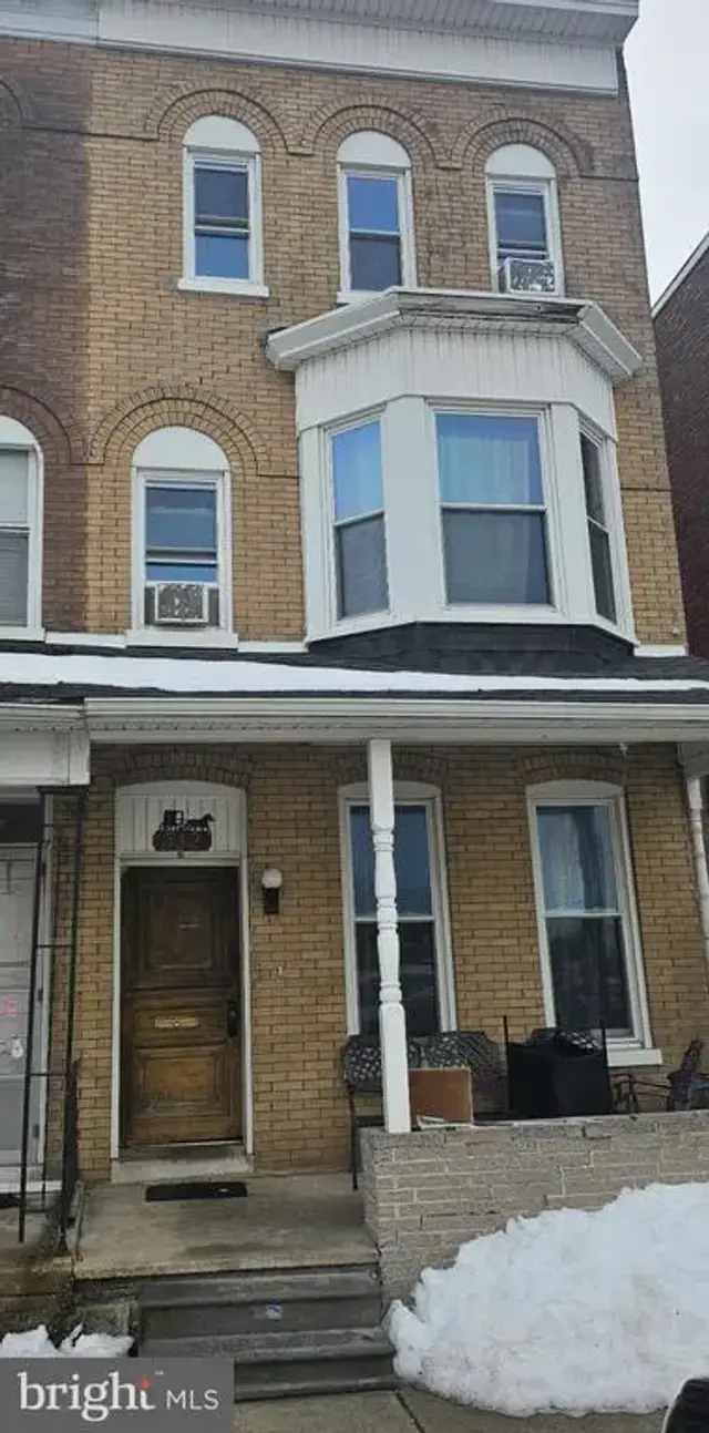 912 Clayton Ave, York