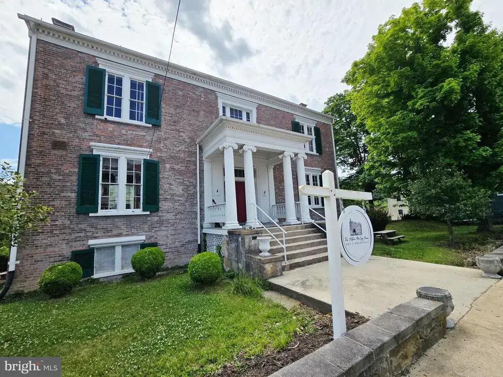 17 S Main St, FRANKLIN