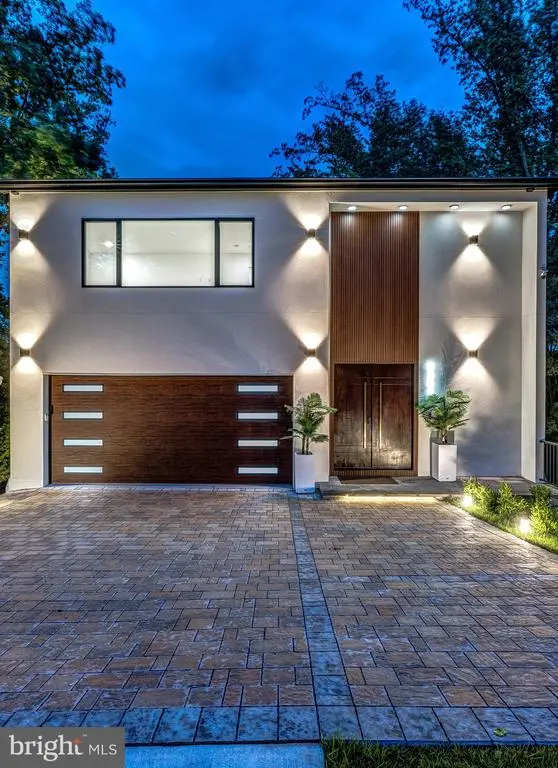 2321 N Richmond St, ARLINGTON