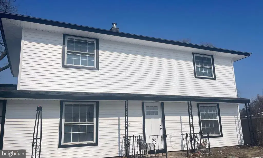 43 Tweed Rd, LEVITTOWN