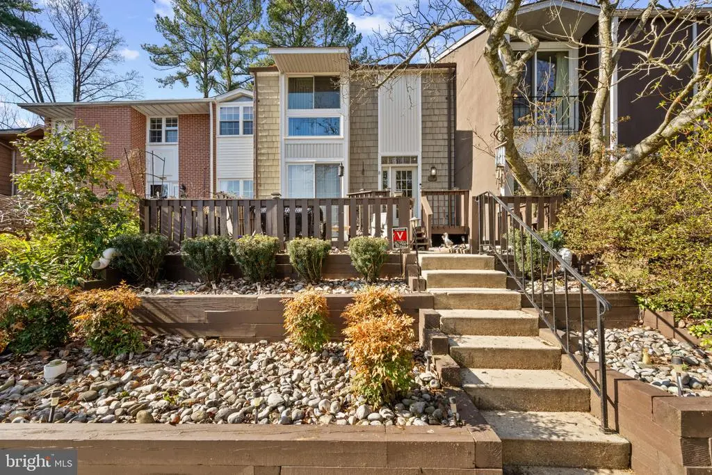 10386 May Wind, Columbia